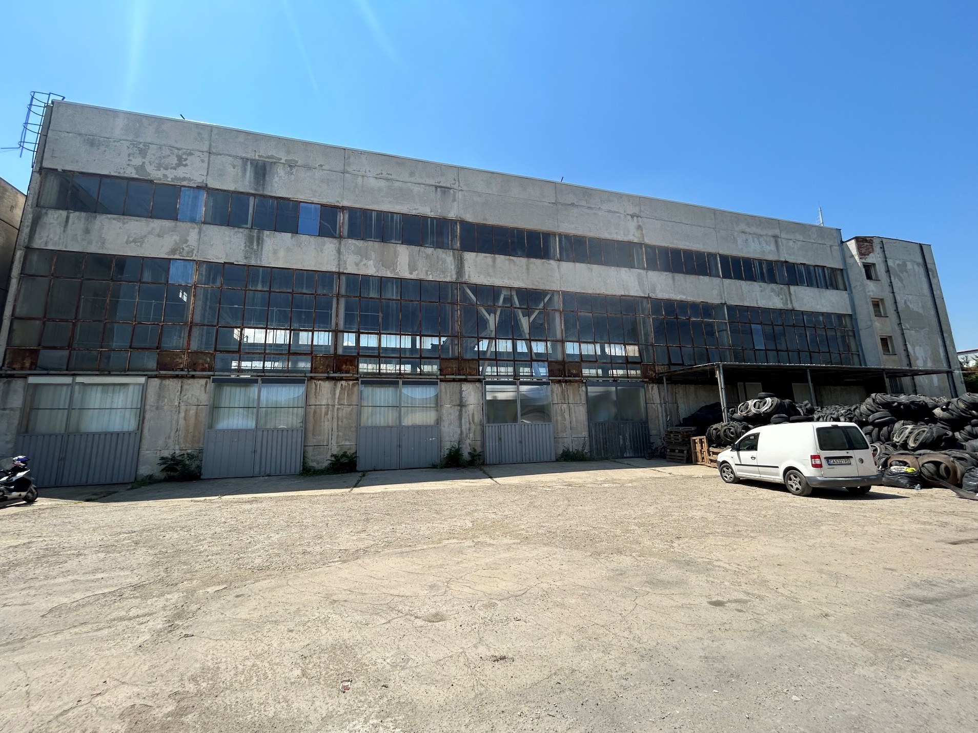 Складови помещения на Кеш Ауто